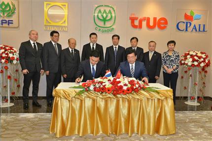 Chen Run’er met with Thai Deputy Prime Minister SomkidJatusripitak and witnessed the signing between HNCA and CP Group，Thai Smile Airways and Nok Airlines